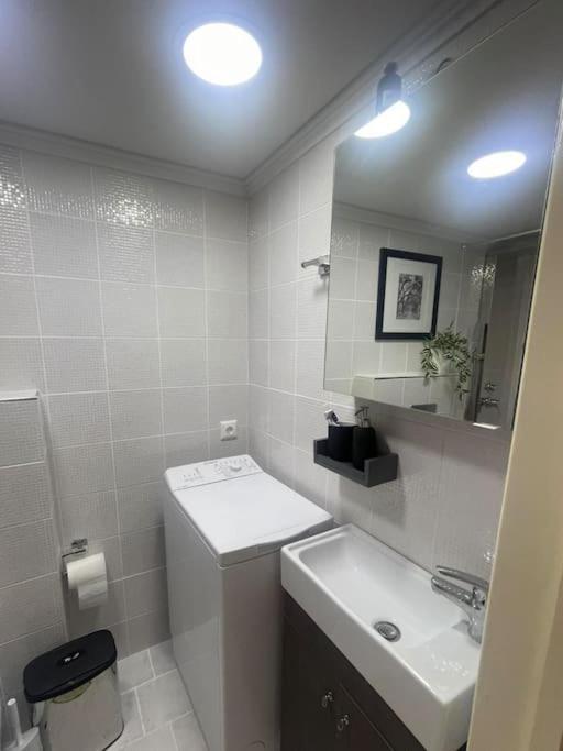 Studio In The Center, 2 Mins From The Beach ルートラキ エクステリア 写真
