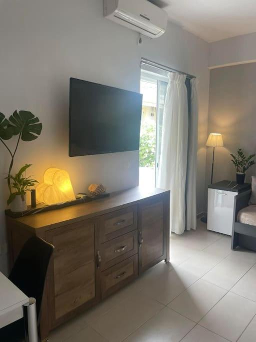 Studio In The Center, 2 Mins From The Beach ルートラキ エクステリア 写真